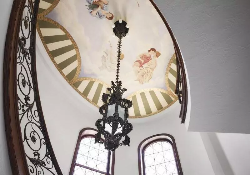 هتل Commodore Perry Estate, Auberge Resorts Collection