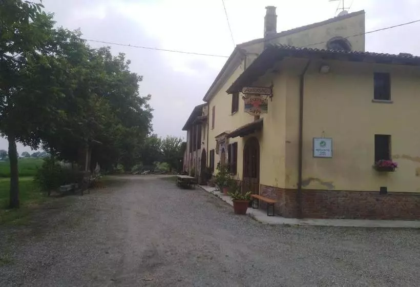 Hotelli Il Tramonto Sul Po