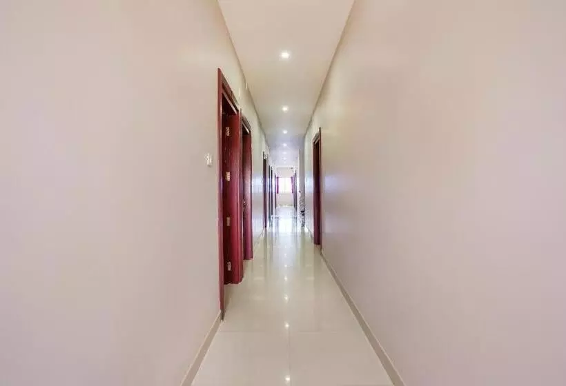 ホテル Oyo 65869 Hitech Residency