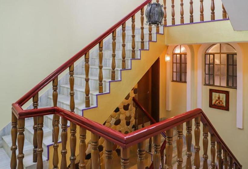 Отель Oyo 66066 Grand Nanki Palace