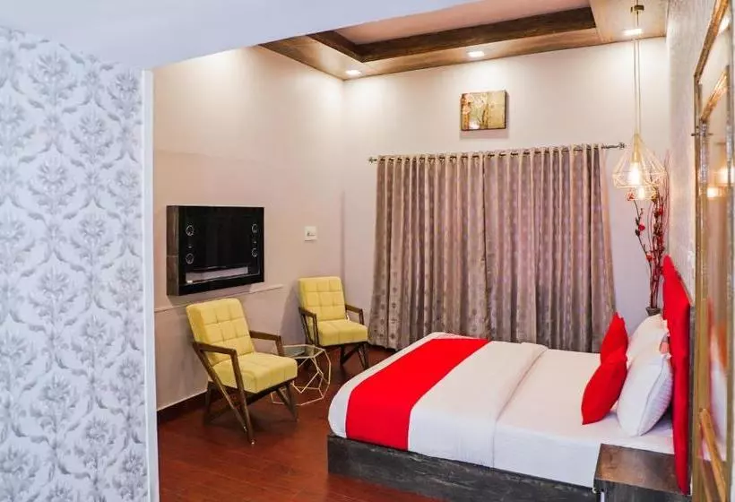 Hotelli Oyo 66066 Grand Nanki Palace