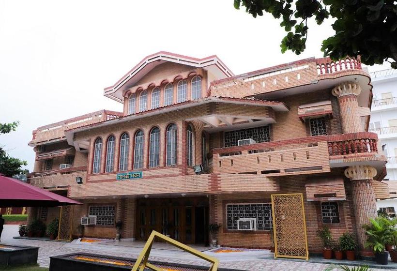 Отель Oyo 66066 Grand Nanki Palace