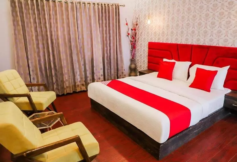 Hotelli Oyo 66066 Grand Nanki Palace