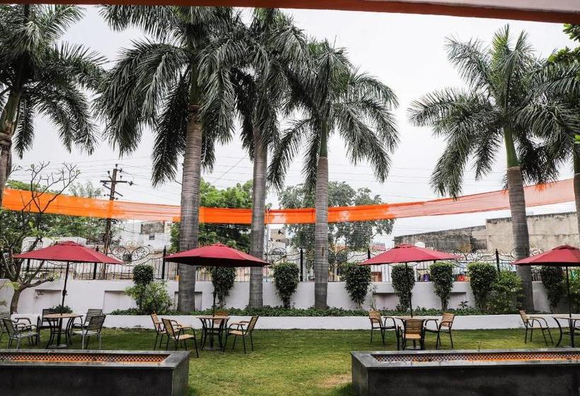 Отель Oyo 66066 Grand Nanki Palace