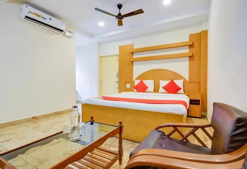 Hotelli Oyo Flagship 43289 Srikrishnan Residency Raja Mill Rd