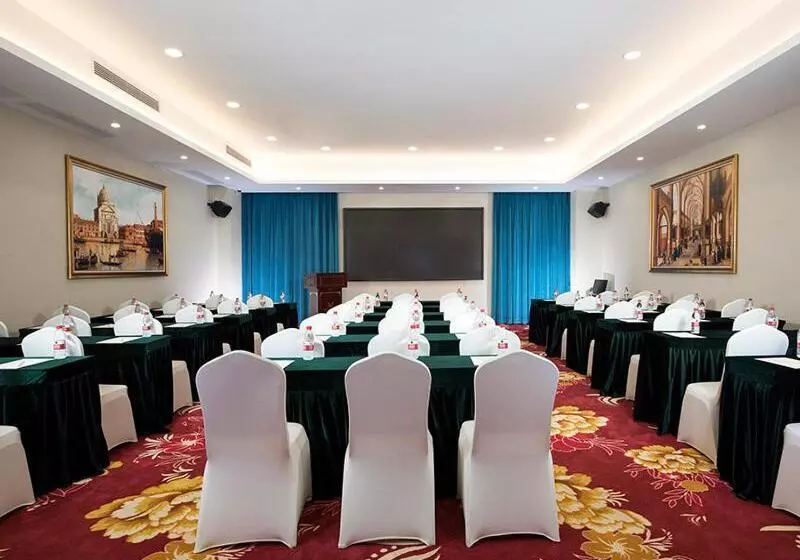 Hotelli Vienna International