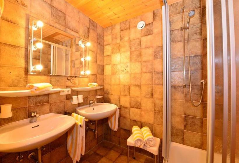 ペンション Landhaus Almrausch