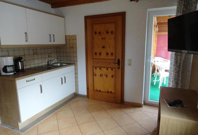 ペンション Landhaus Almrausch