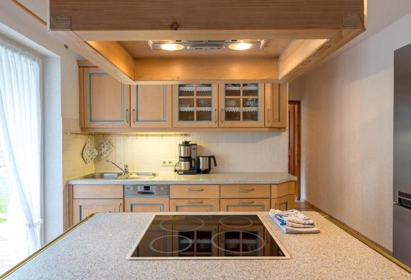 ペンション Landhaus Almrausch