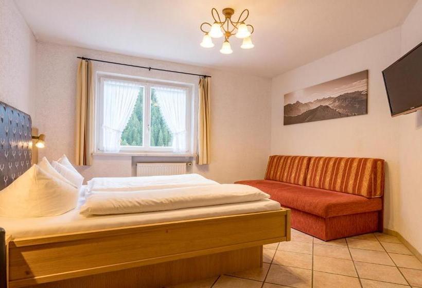 ペンション Landhaus Almrausch