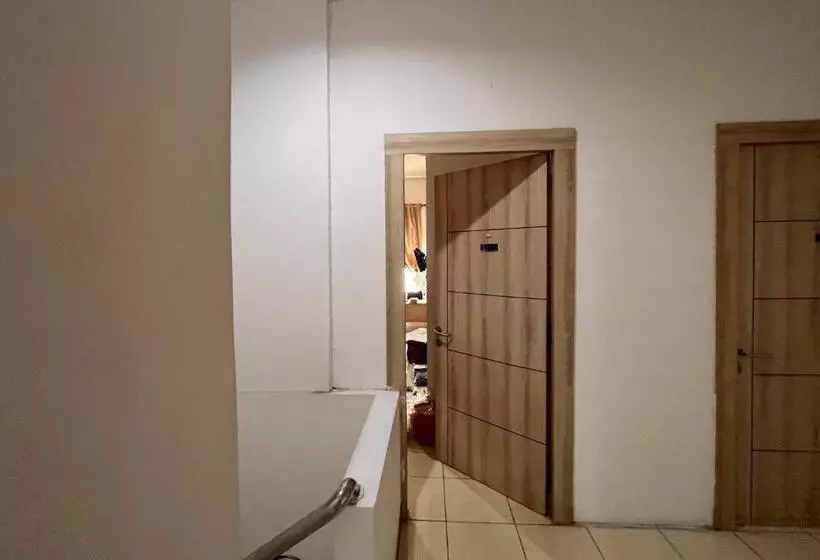 ホテル Reddoorz Near Underpass Simpang Patal Palembang