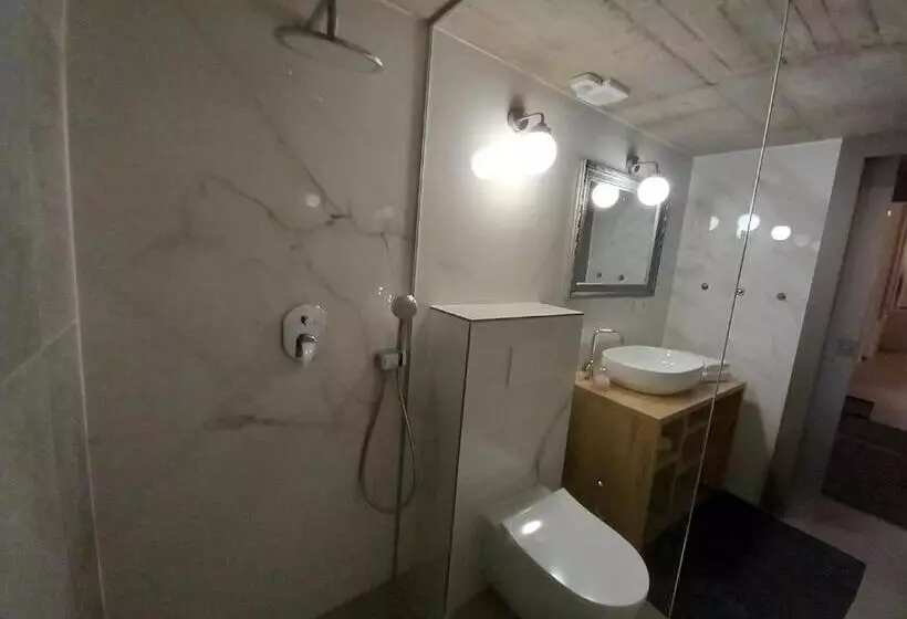 پانسیون Entrez Apartments 4   City Centre