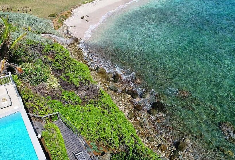 Beach House Younes By Island Properties Online