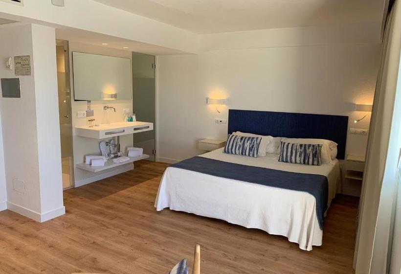 בית מלון כפרי Blau Punta Reina Junior Suites