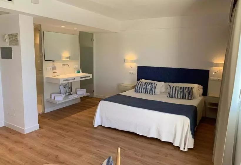 ホテル Blau Punta Reina Junior Suites