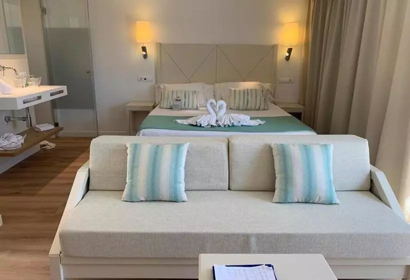 ホテル Blau Punta Reina Junior Suites