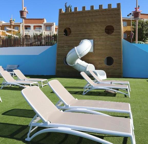 בית מלון כפרי Blau Punta Reina Junior Suites