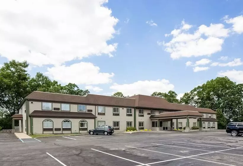 Hotelli Econo Lodge Whitehall Near Michigan S Adventure
