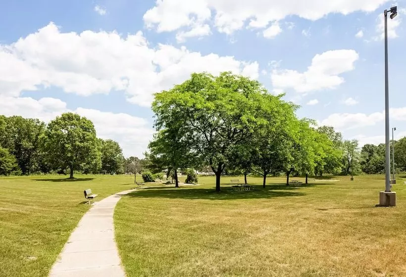 Hotelli Econo Lodge Whitehall Near Michigan S Adventure