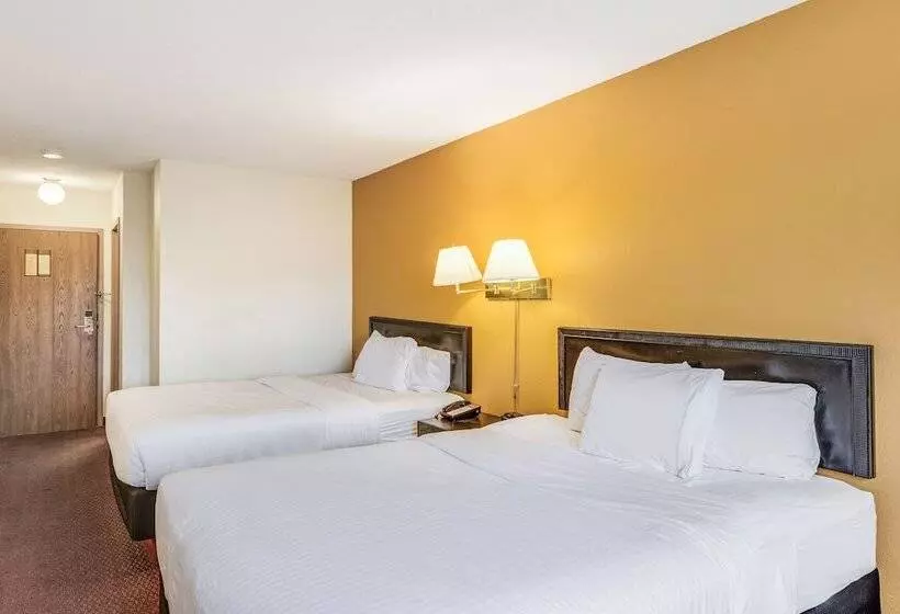 Hotelli Econo Lodge Whitehall Near Michigan S Adventure