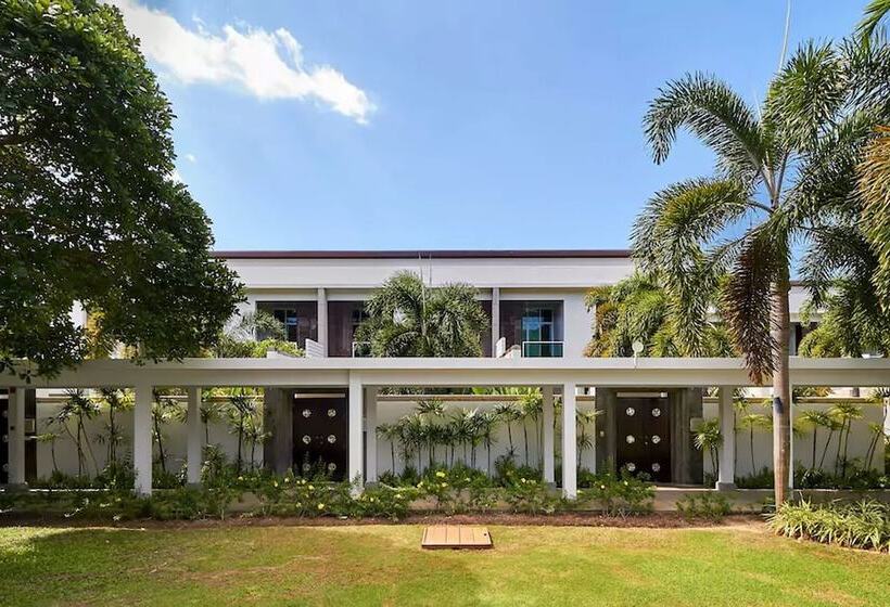 Oxygen Villa By Alexanders