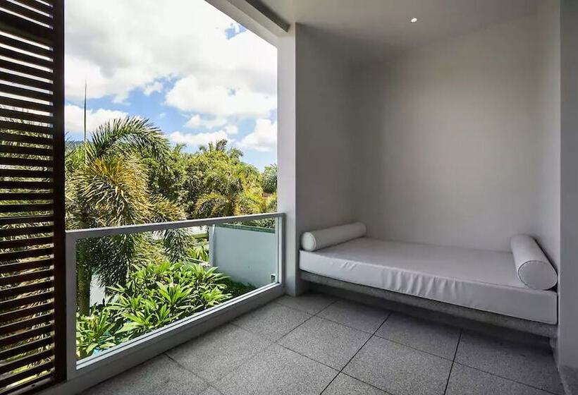 Oxygen Villa By Alexanders