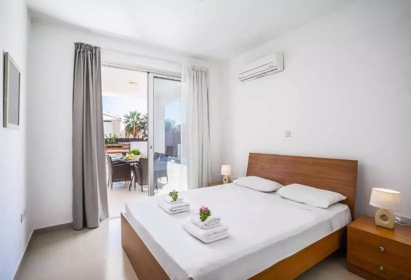 Villa White Moonflower