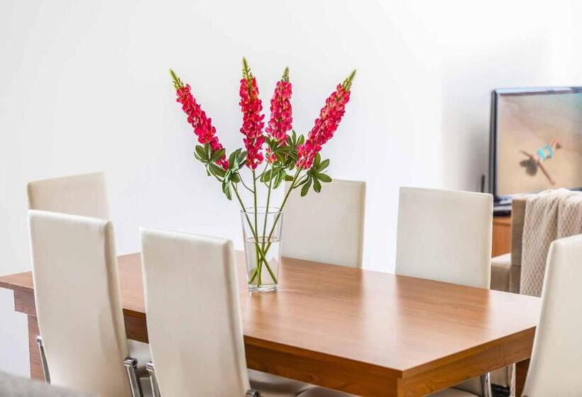 Villa White Moonflower