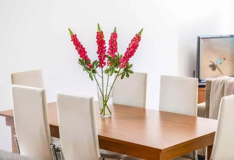 Villa White Moonflower