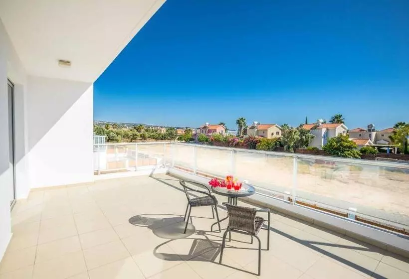 Villa White Moonflower