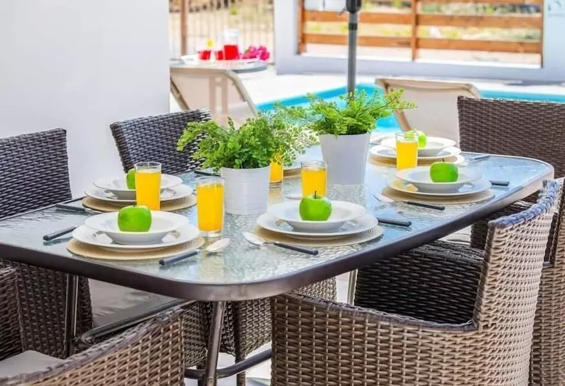 Villa White Moonflower