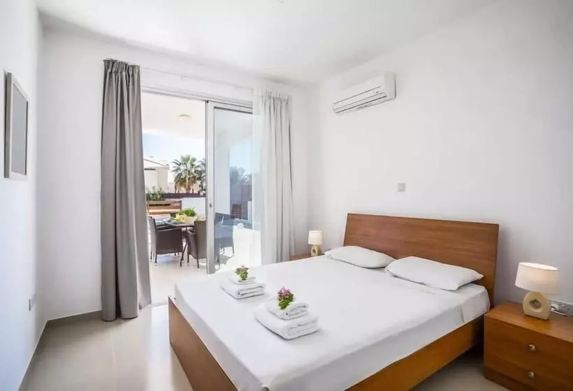 Villa White Moonflower