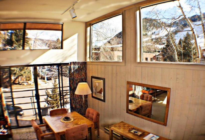 تختخواب و صبحانه The Snow Queen Lodge