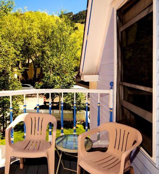 تختخواب و صبحانه The Snow Queen Lodge