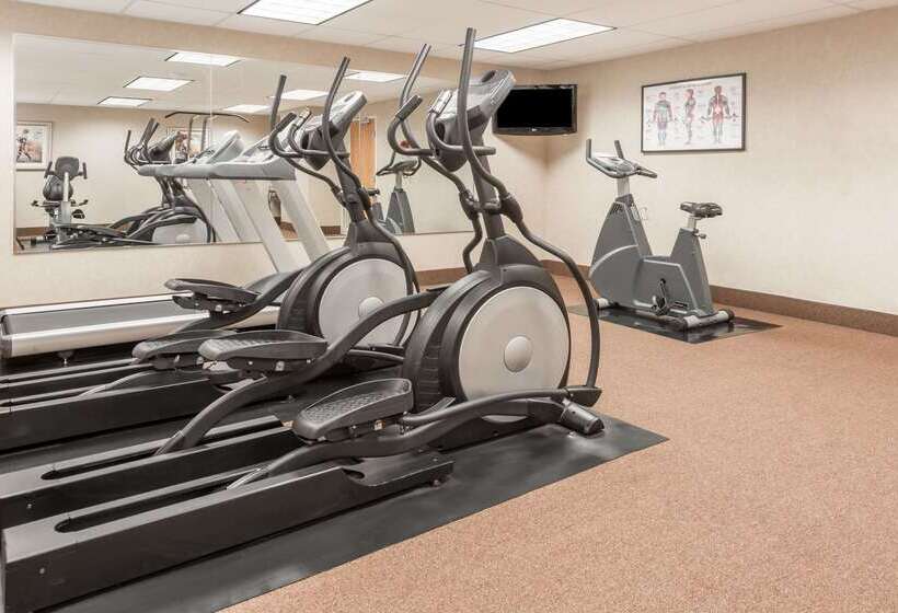 فندق Baymont By Wyndham Indianapolis South