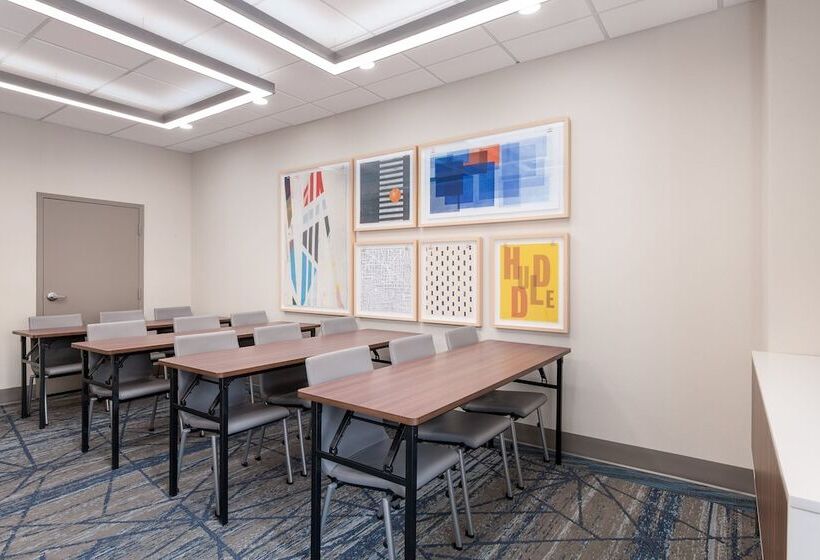 هتل Holiday Inn Express Atlanta West Theme Park Area, An Ihg