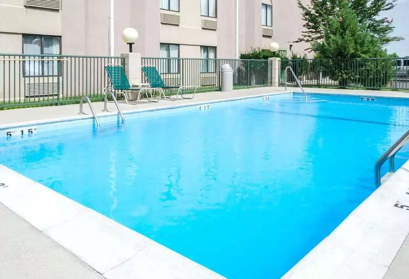 هتل Quality Inn Meridian