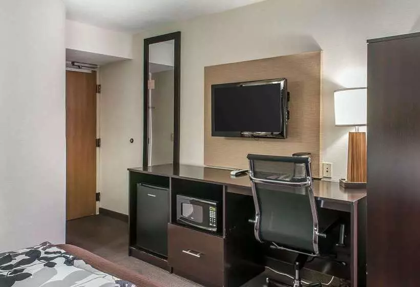 Отель Sleep Inn Airport