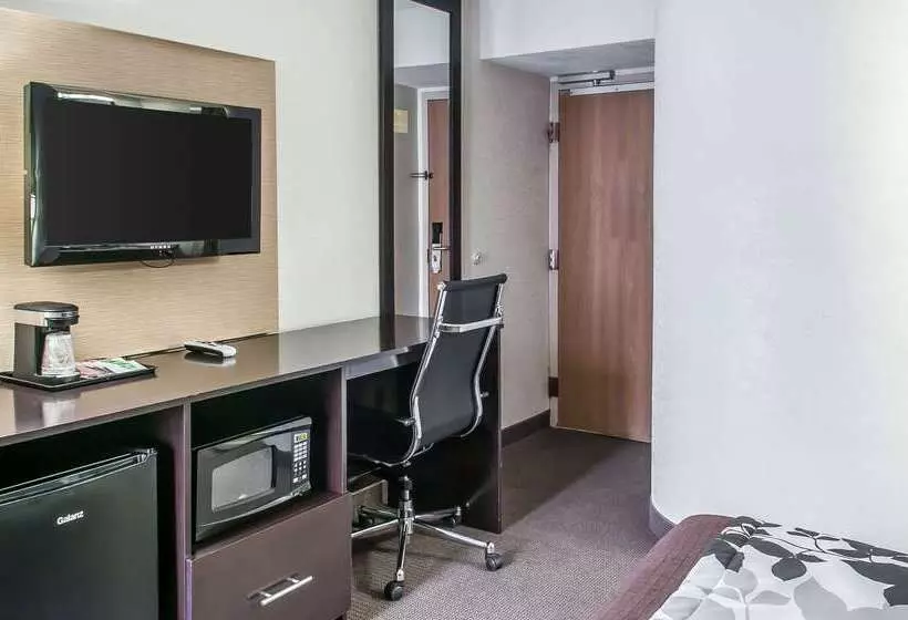 Отель Sleep Inn Airport