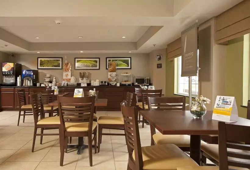 Отель Sleep Inn Airport