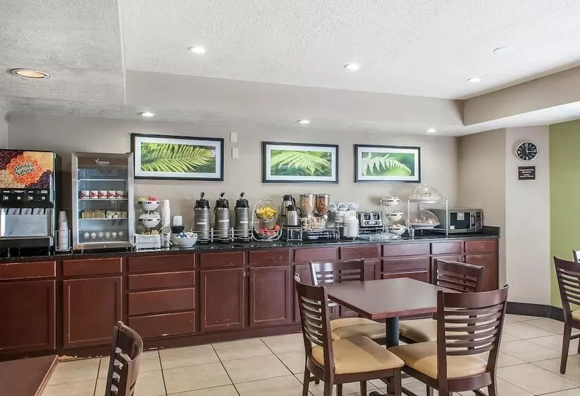 Отель Sleep Inn Airport