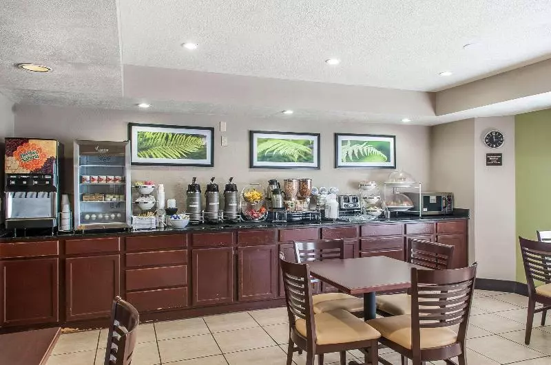 Отель Sleep Inn Airport