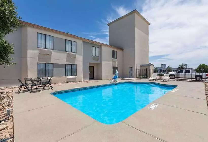 בית מלון כפרי Super 8 By Wyndham Midland