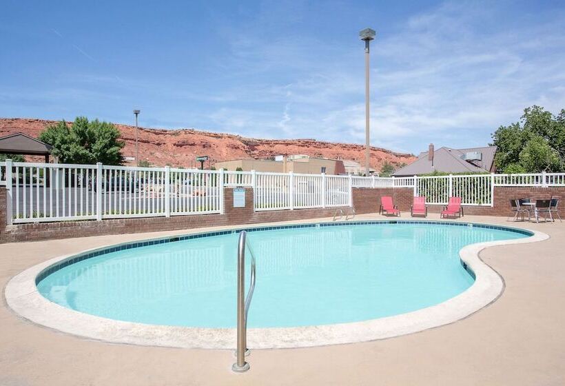 فندق Super 8 By Wyndham St. George Ut