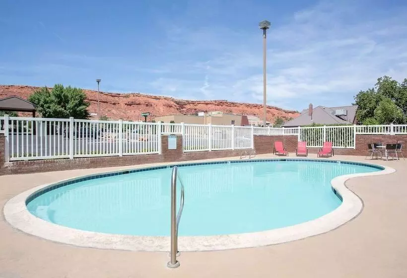 Hotel Super 8 By Wyndham St. George Ut