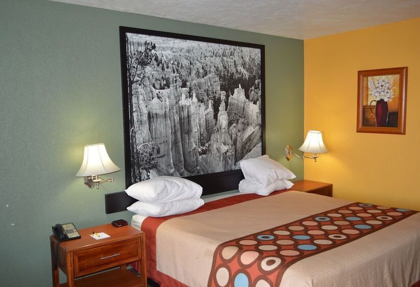 فندق Super 8 By Wyndham St. George Ut
