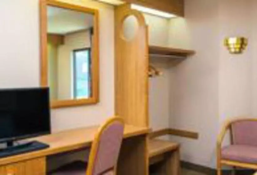 Отель Magnuson  Lincoln Airport