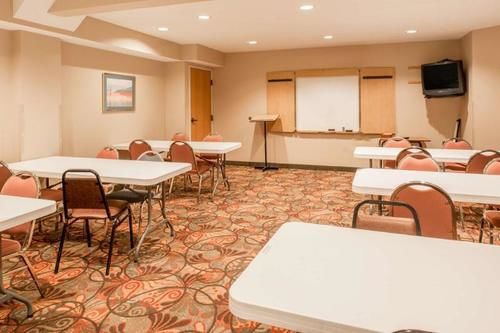 فندق Magnuson Lincoln Airport