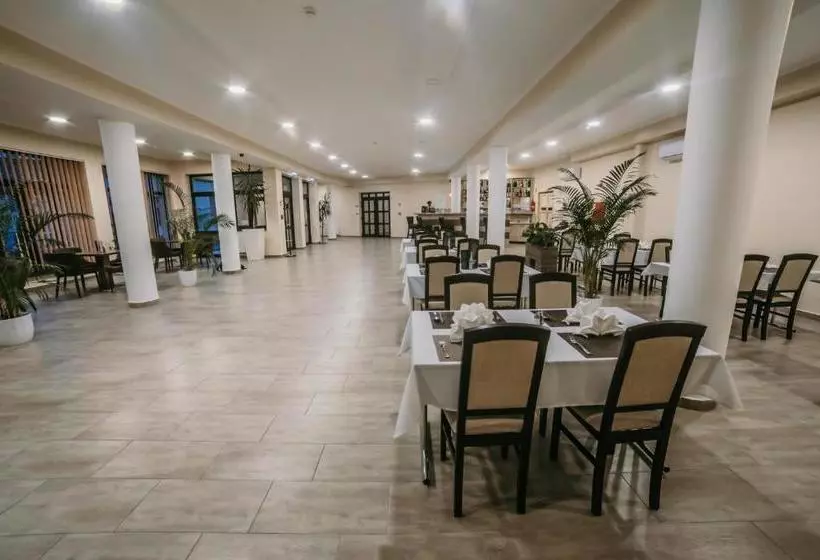 Hotelli Cédrus Club