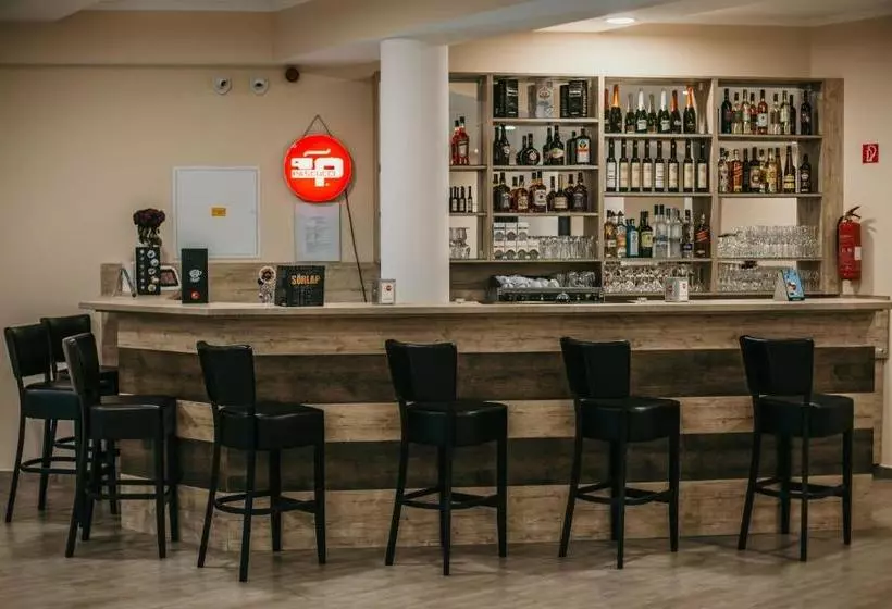 Hotelli Cédrus Club